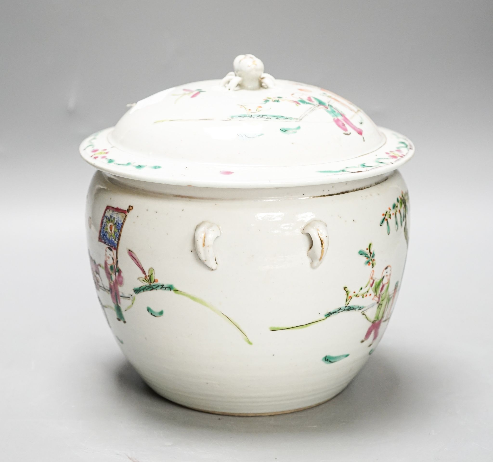 A Chinese famille rose kamcheng and cover, late 19th century, 20cm